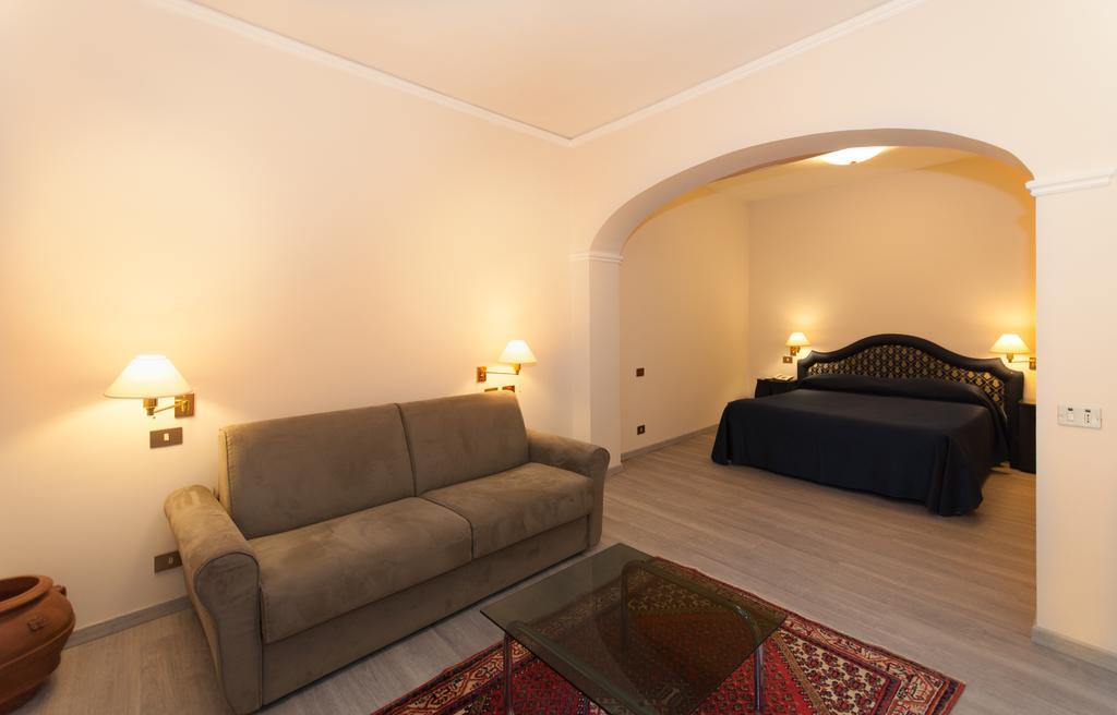 Classic Family Room,1328684678:JPEG